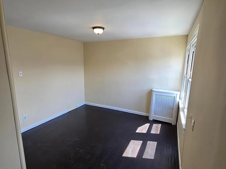 7129 Seaford Rd — Photo 2