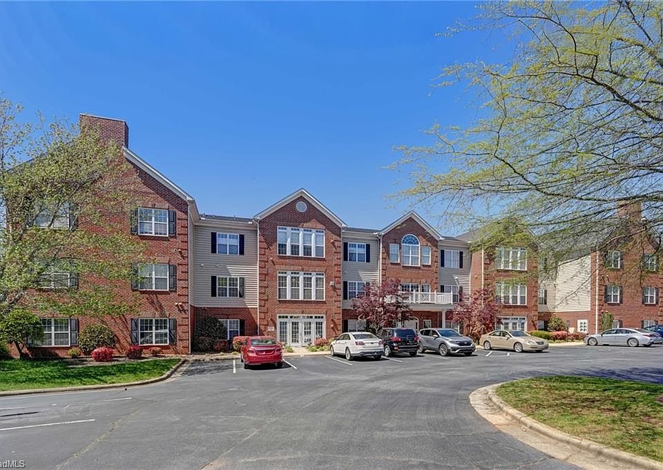 1st image of 522 College Rd APT 303