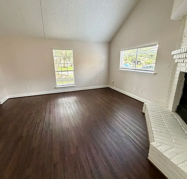 18210 Almonte Ln — Photo 2