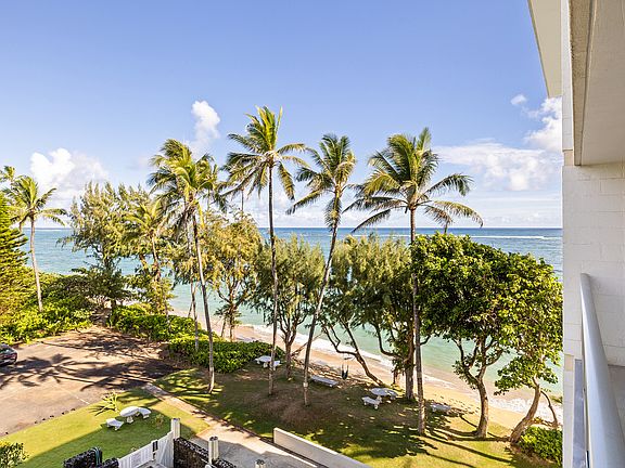 White sandy beach fronting Hanohano Hale