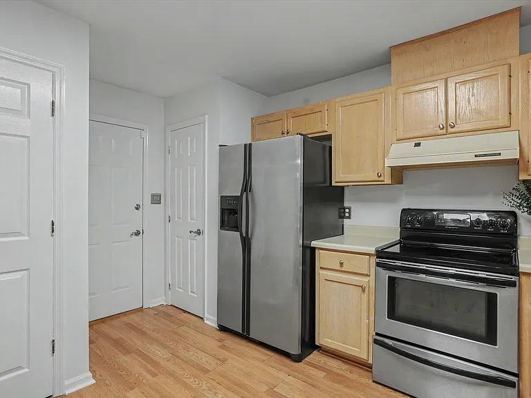 2576 Yarmouth Ln — Photo 12
