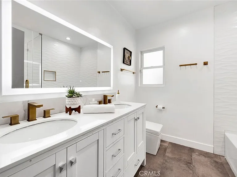 4912 N Alonzo Ave — Photo 7
