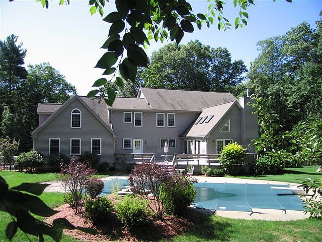 2nd image of 5 Tiffany Ln