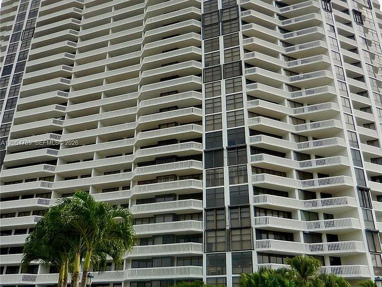 1000 Island Blvd #2308 — Photo 5