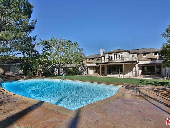 4th image of 901 N Whittier Dr