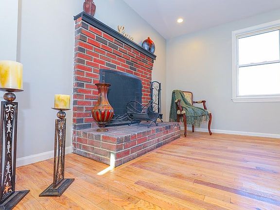 4th image of 58 Gordon Ave