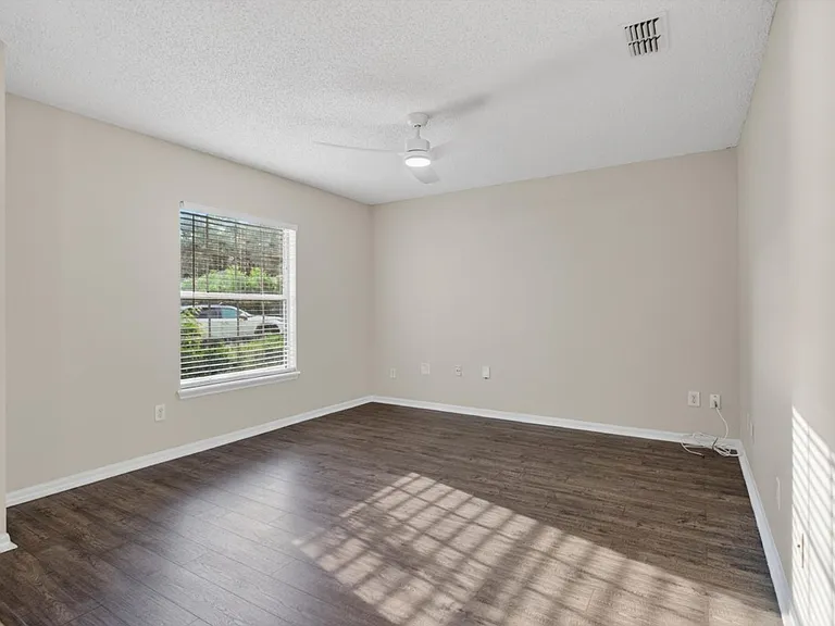 1648 Glen Laurel Dr — Photo 7