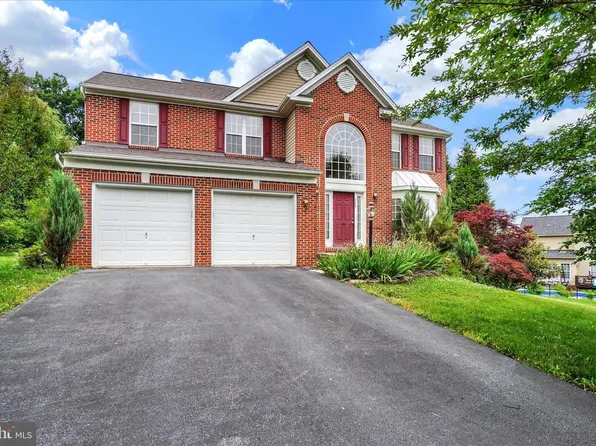 665 Clydesdale Dr, York, PA 17402