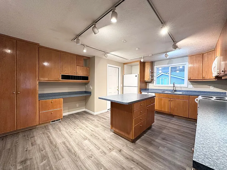 6300 SW Fisher Ave — Photo 8