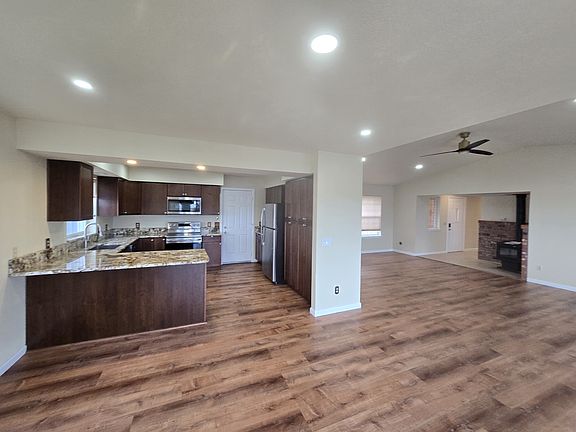 Dinning room view of kitchen