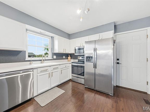 5th image of 905 Silverstone Dr