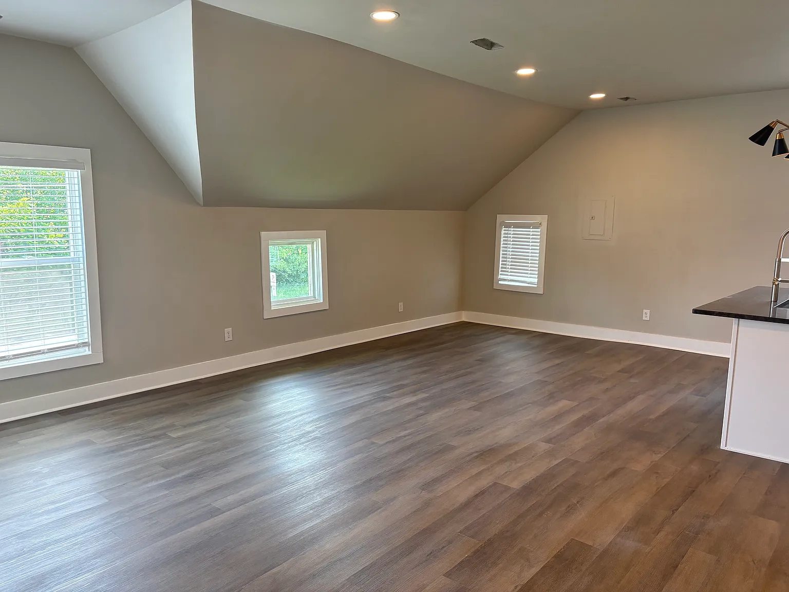 2 bed, 1600 sqft, $1,500 — Photo 4