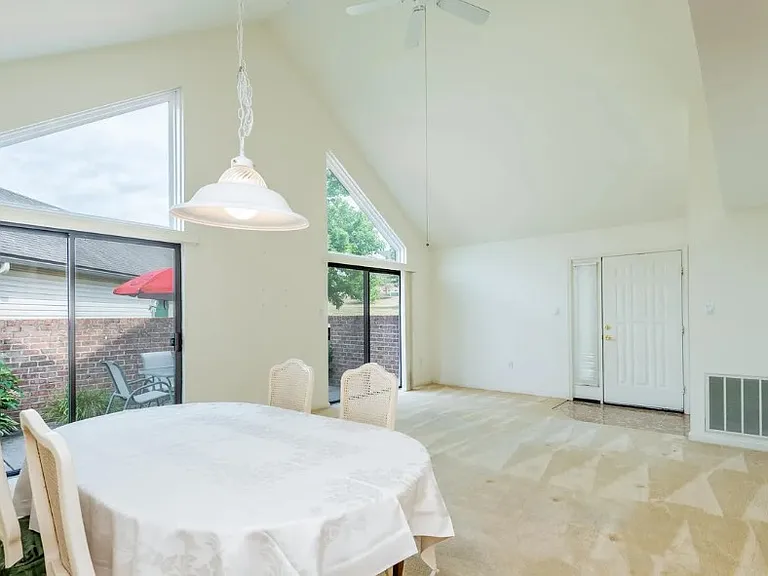 1016 Cherrington Dr — Photo 5