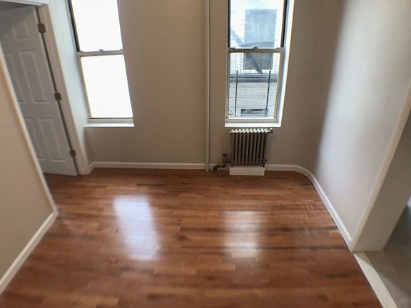 3rd image of 304 W 147th St APT 16