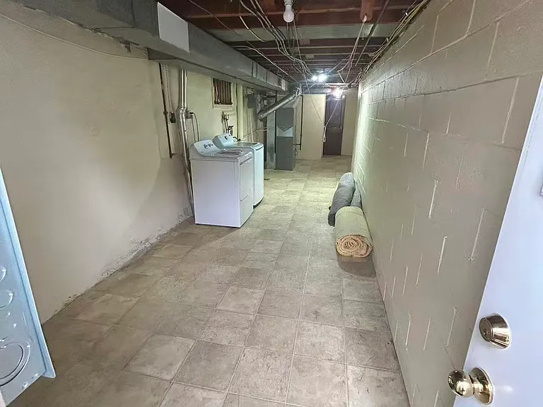 2345 Griffith St — Photo 11