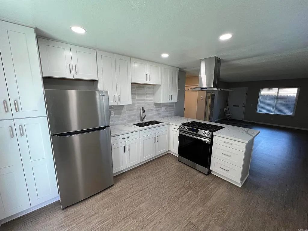 2 bed, 1.0 bath, 800 sqft, $2,450 — Photo 2