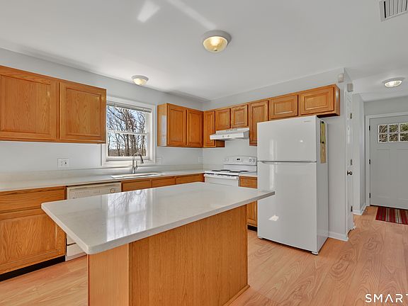 3rd image of 5 Brooke Hill Road