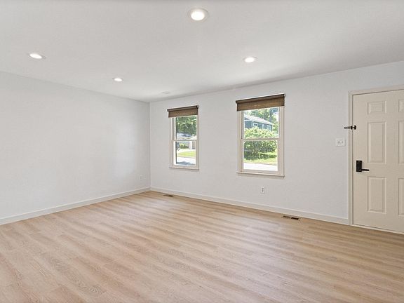 4th image of 12982 Orleans St