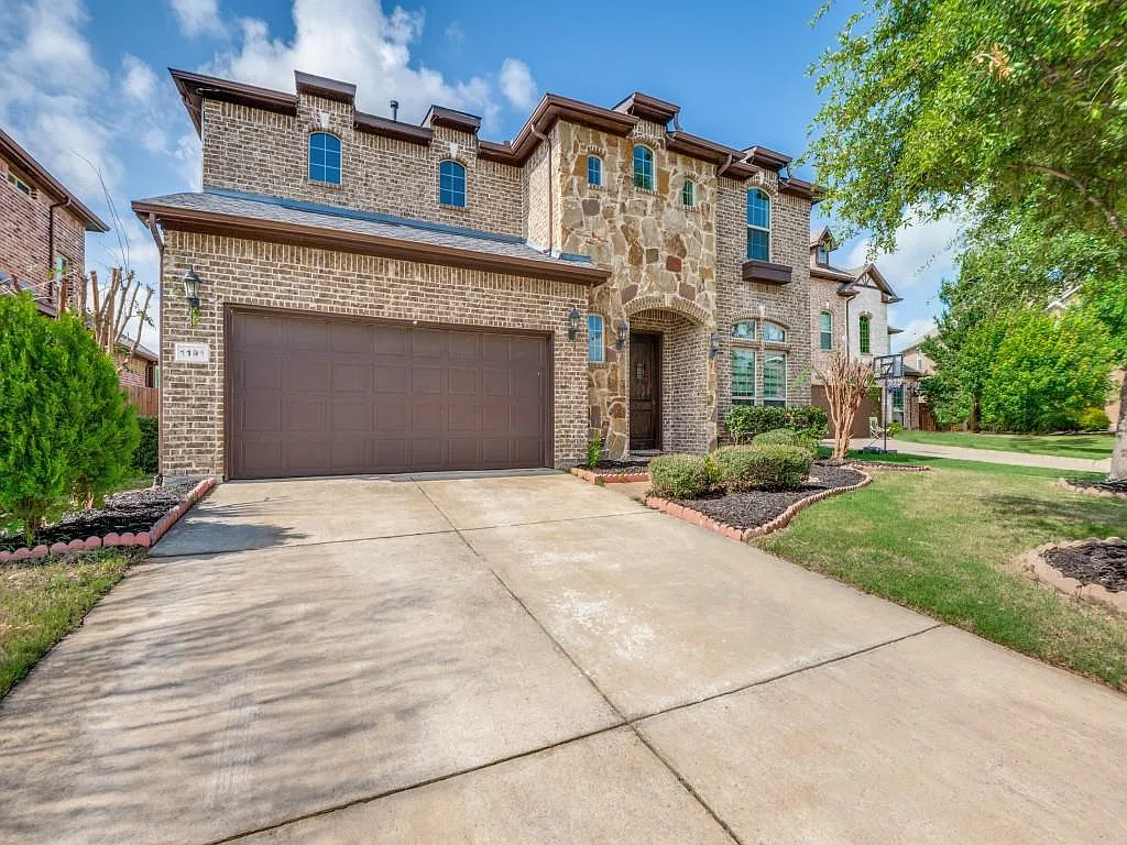 5 bed, 4.0 bath, 3737 sqft, $3,800 — Photo 2