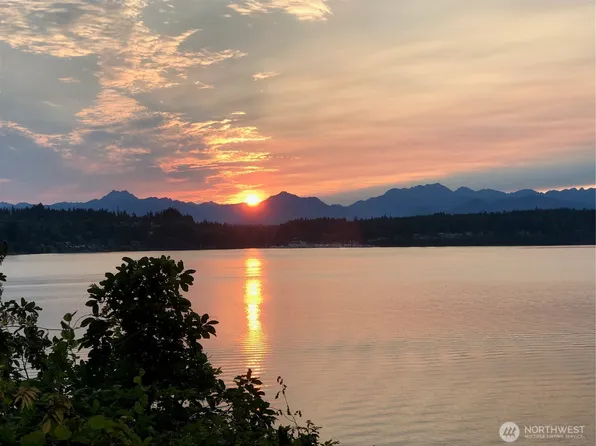 9549 Olympus Beach Road NE, Bainbridge Island, WA 98110
