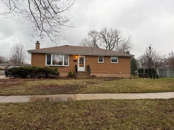 215 E Bryn Mawr Ave, Roselle, IL 60172