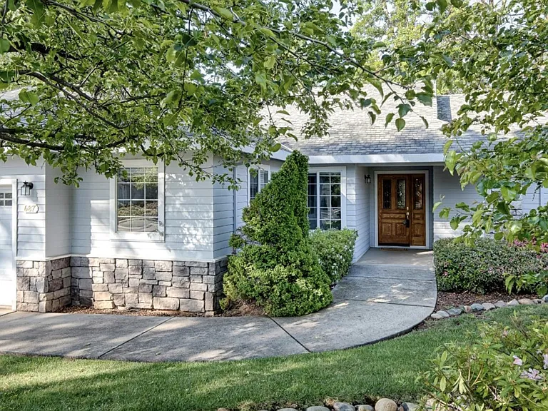 687 Morgan Ranch Dr — Photo 2