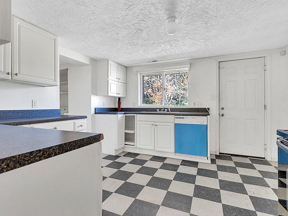 5th image of 2505 Roanoke St