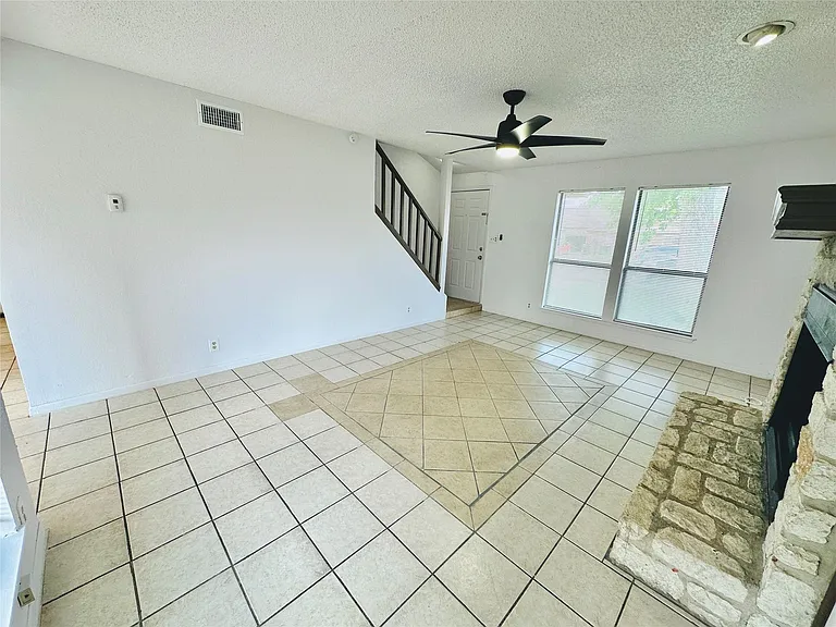 1002 Ridgemont St — Photo 9