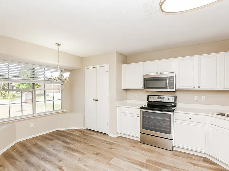10217 Cypress Hills Dr — Photo 7