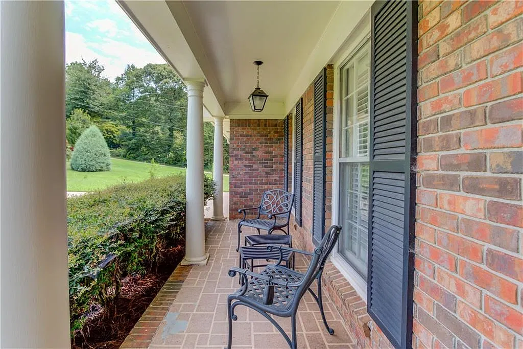 4 bed, 3.0 bath, 3292 sqft, $3,000 — Photo 2