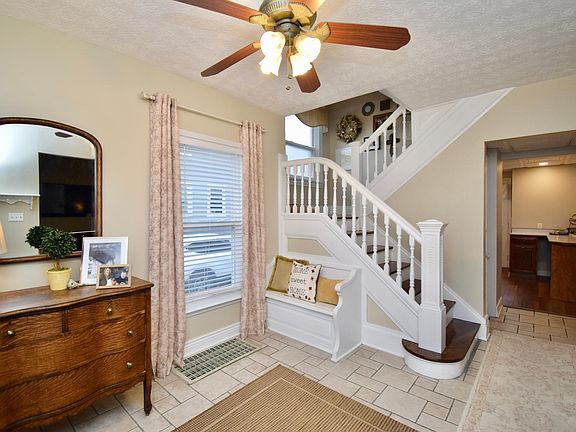 2nd image of 3741 Elsmere Ave