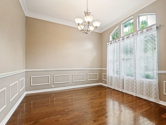 3rd image of 7926 Enclave Way