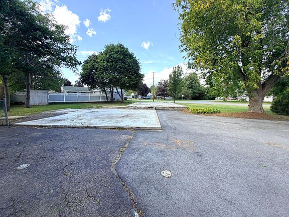 3rd image of 2 McIntosh Dr
