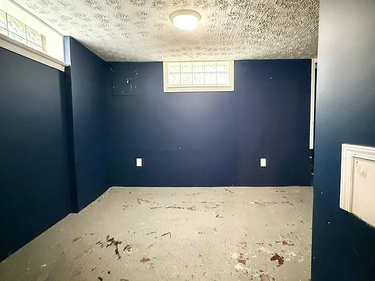 8018 Theota Ave — Photo 18