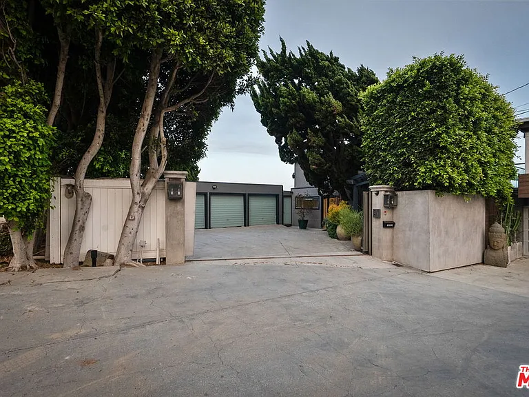 26044 E Pacific Coast Hwy — Photo 29