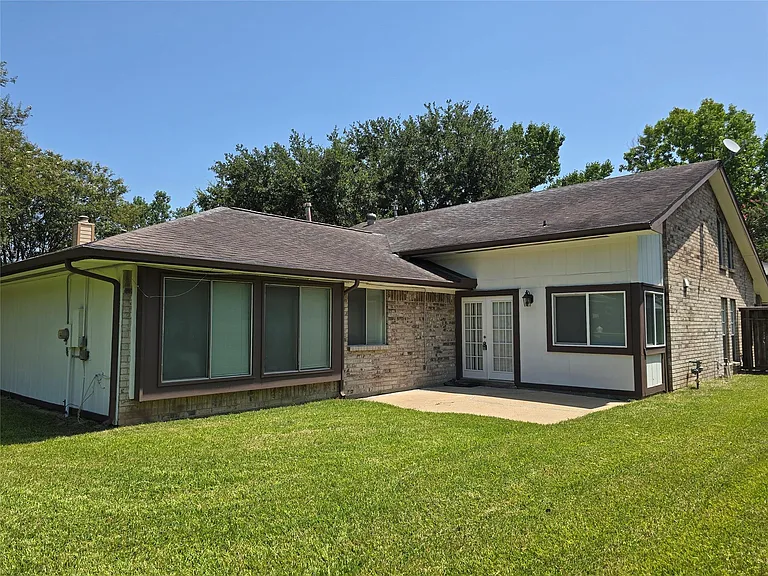 3434 Streamside Ln — Photo 3