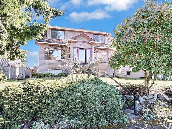 Beautiful 1923 built Dutch Colonial home sweet home...