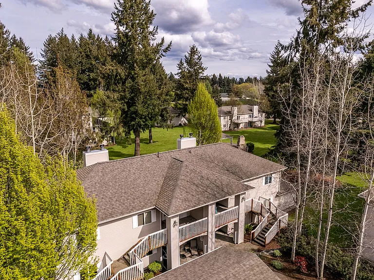 Summers Manor — Photo 9
