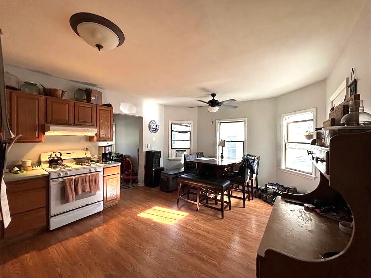 2 bed, 1400 sqft, $2,200 — Photo 3