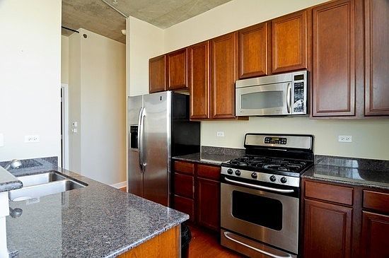 2nd image of 1305 S Michigan Ave APT 1005