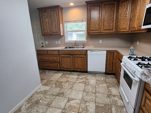 Lots of kitchen storage