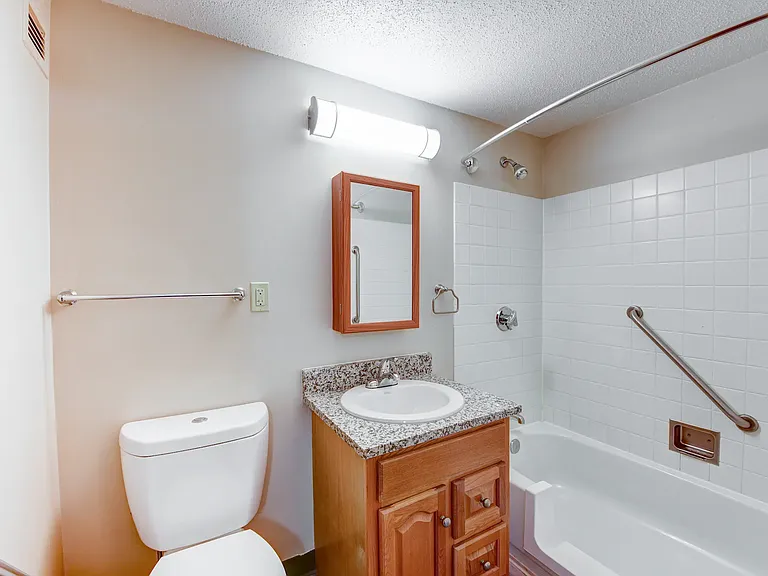 Bellmead Apartments — Photo 9
