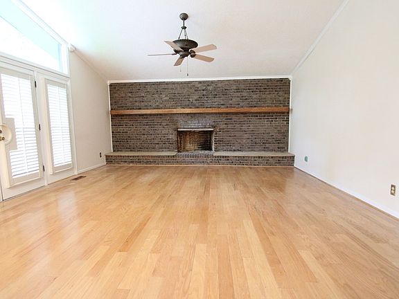 2nd image of 115 Empire Cir