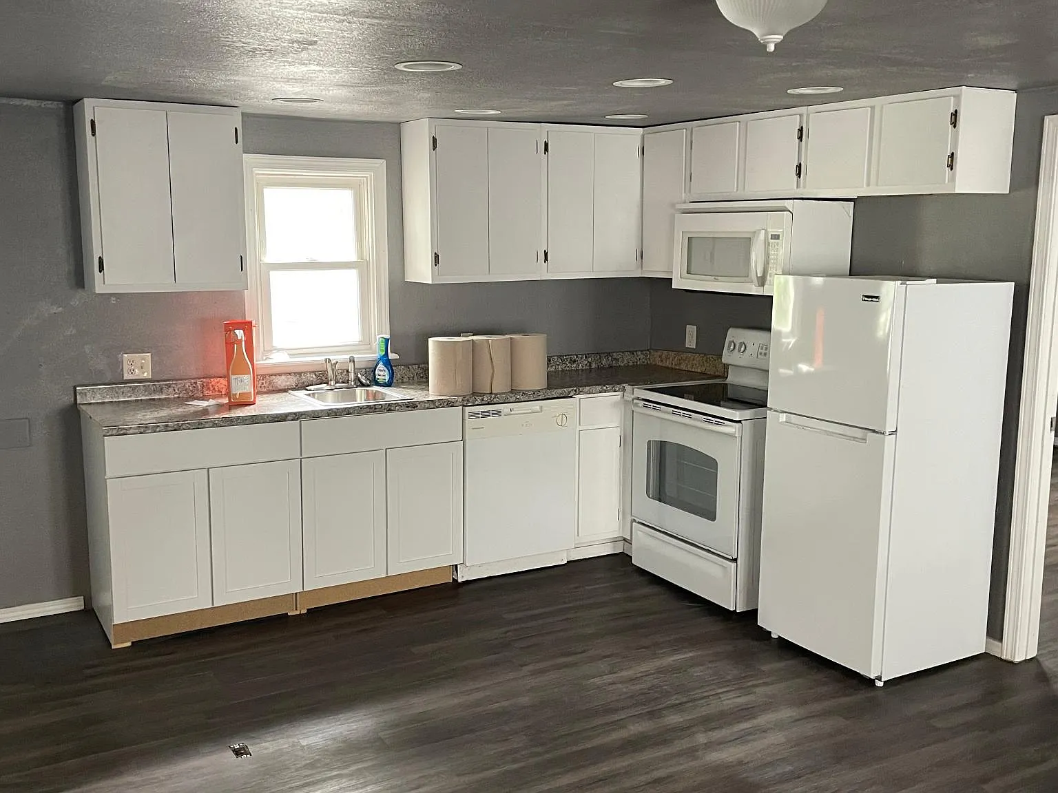 2 bed, 1400 sqft, $1,250 — Photo 2