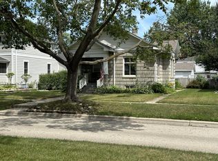 1123 Park Row St, Lake Geneva, WI 53147