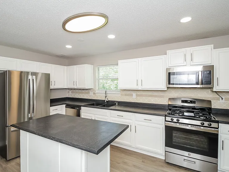 4548 White Rd — Photo 9