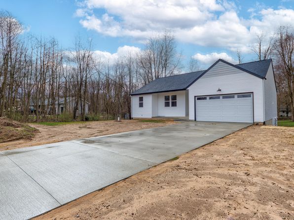 32787 Bradeen Ave, Paw Paw, MI 49079