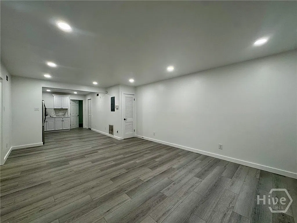 3 bed, 1.0 bath, 2282 sqft, $1,950 — Photo 2