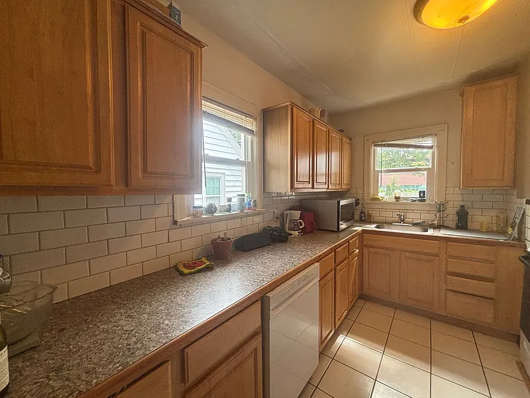 1821 S Florence Ave — Photo 4