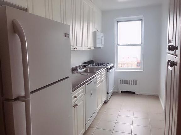 5th image of 299 Saint Marks Pl APT 509